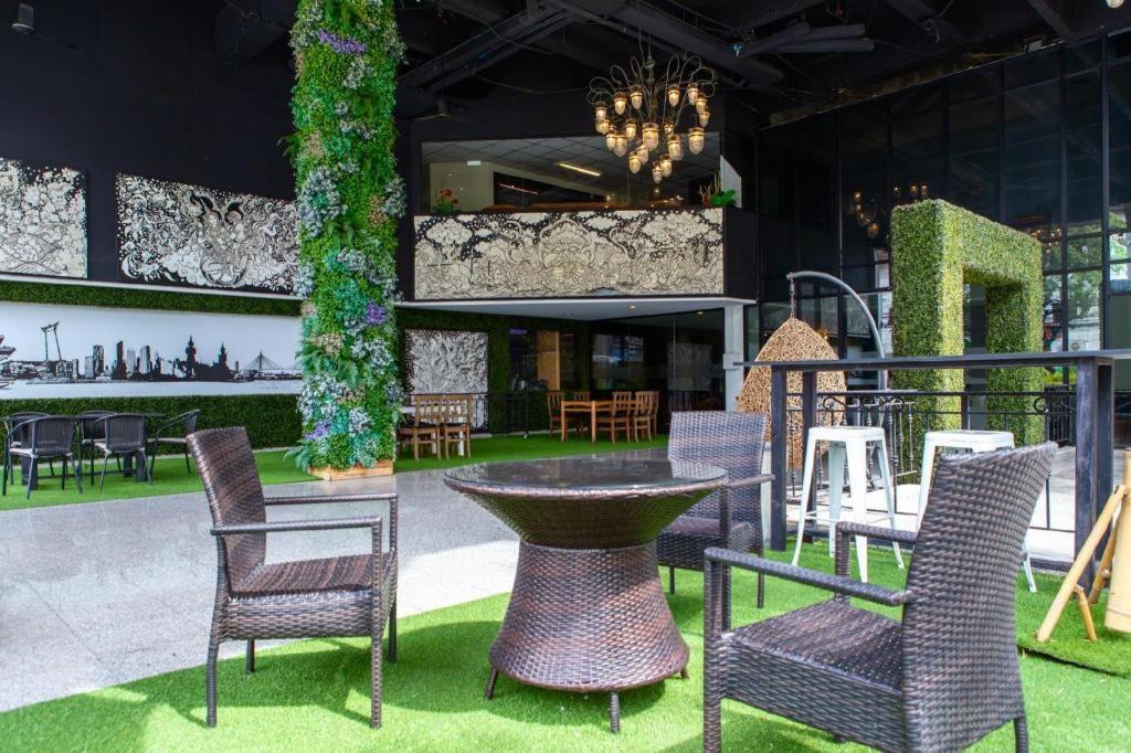 Town In Town Gardent Resort Bangkok Exterior photo
