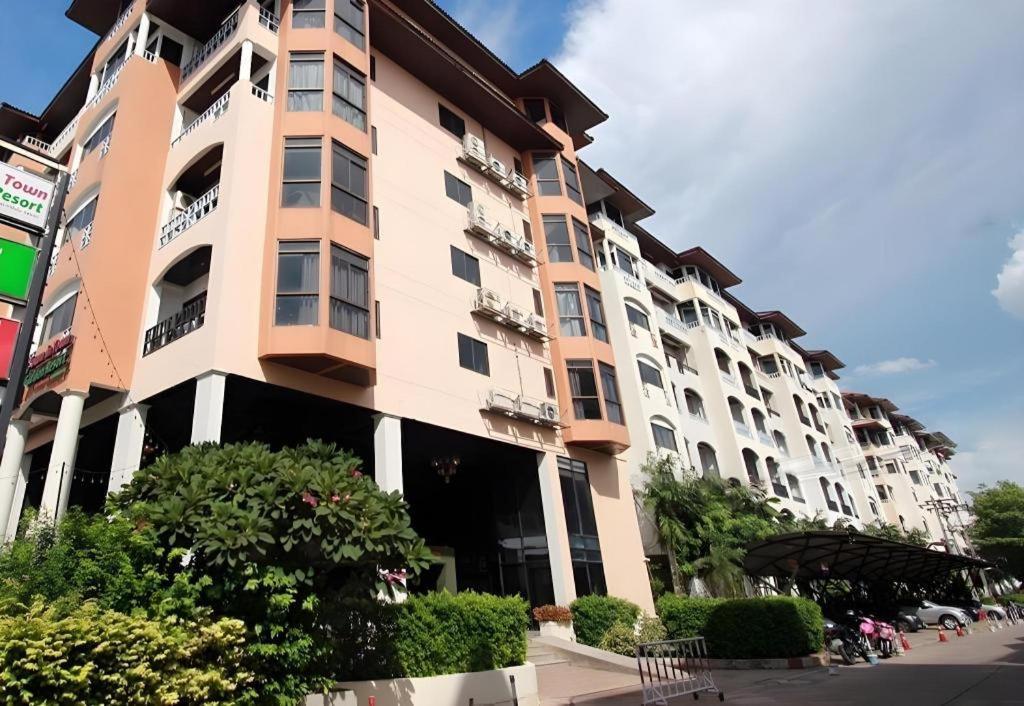 Town In Town Gardent Resort Bangkok Exterior photo