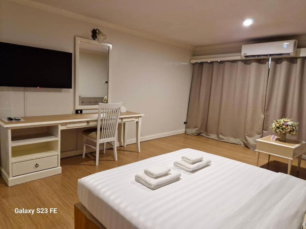 Town In Town Gardent Resort Bangkok Exterior photo