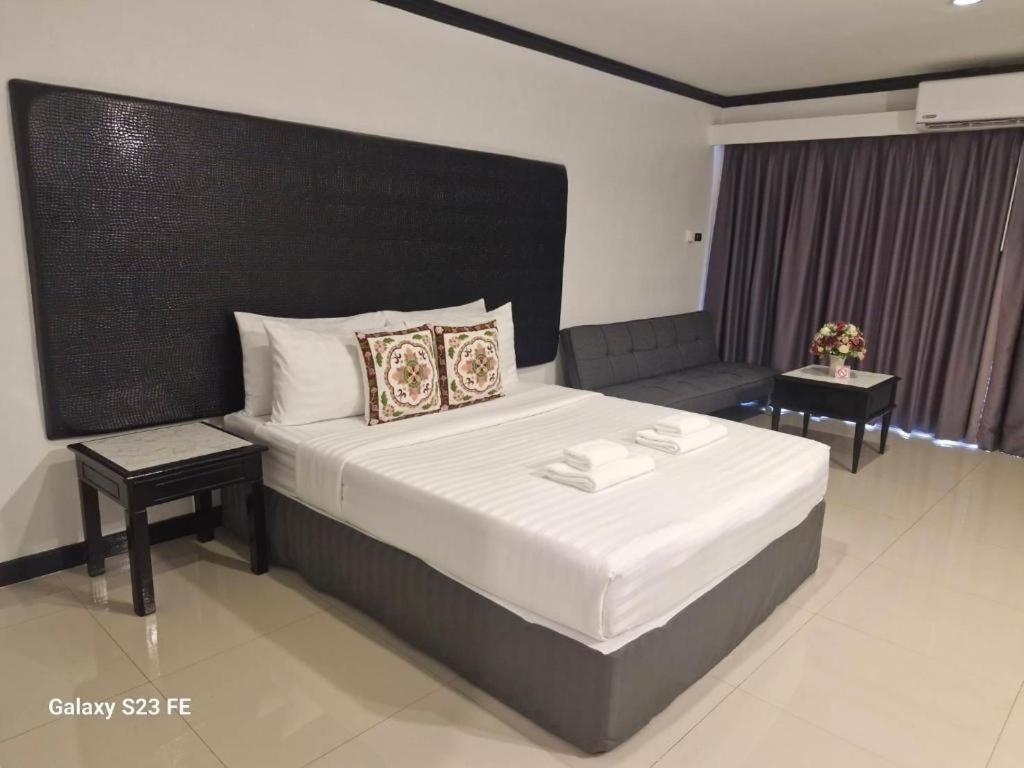 Town In Town Gardent Resort Bangkok Exterior photo