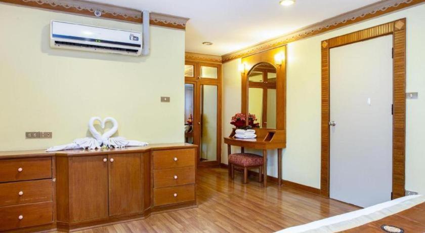 Town In Town Gardent Resort Bangkok Exterior photo